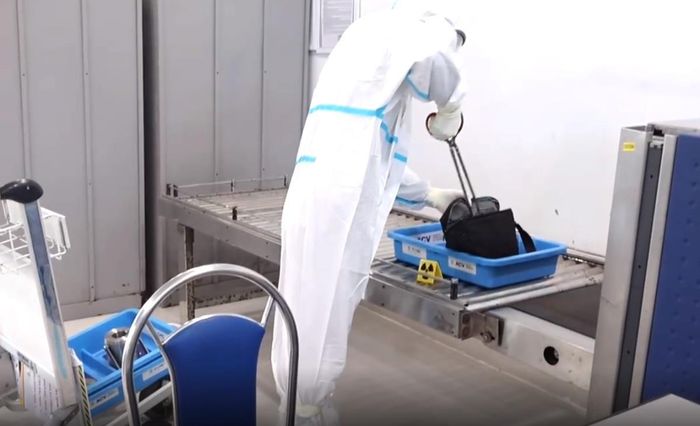 Diễn tập thao tác “Thu gom nguồn phóng xạ và vận chuyển nguồn ra vị trí tập kết tại hiện trường”.