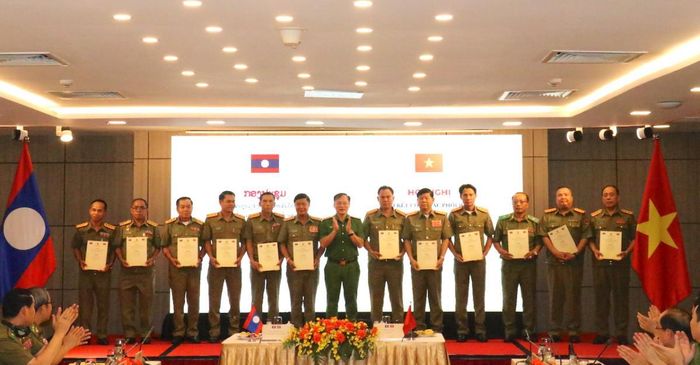 Bộ Công an Việt Nam trao thưởng cho Công an các địa phương có đường biên giáp ranh với Việt Nam