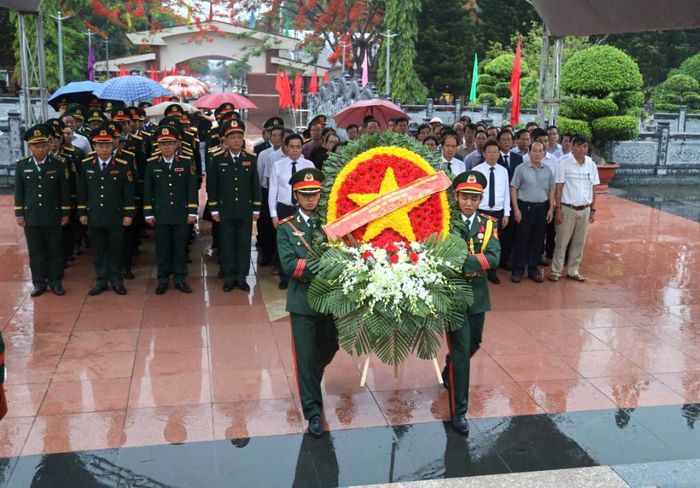 Phó Thủ tướng Phạm Thị Thanh Trà tham dự lễ dâng hoa, dâng hương tri ân các Anh hùng liệt sĩ đã hy sinh vì sự nghiệp đấu tranh giải phóng dân tộc