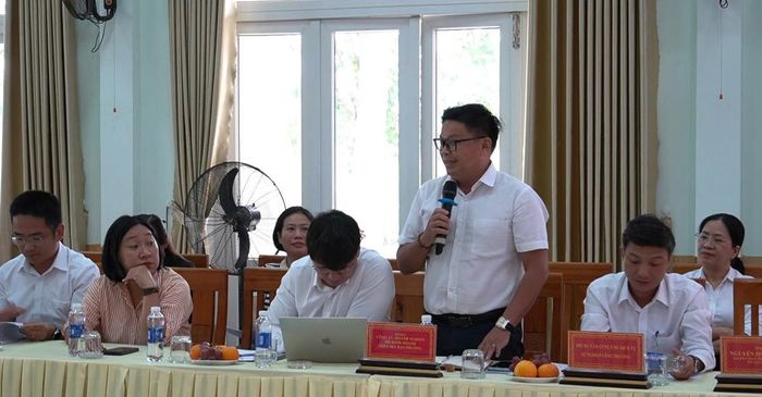 Các đại biểu dự hội nghị phát biểu ý kiến.