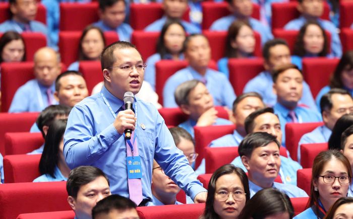  ĐB Lê Đình Lương phát biểu, sáng 5-6. Ảnh: QUANG PHÚC 