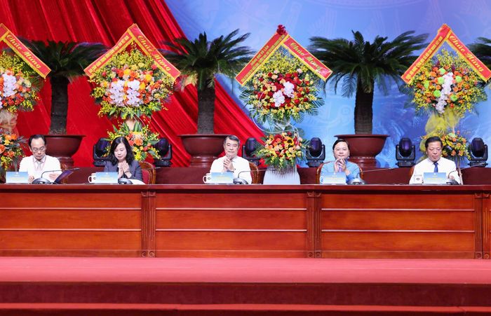  Thủ tướng Lê Minh Hưng và các đại biểu dự Đại hội XIV Công đoàn Việt Nam, sáng 5-6. Ảnh: QUANG PHÚC 