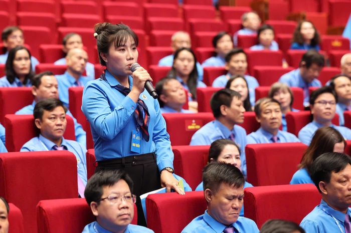  ĐB Nguyễn Thị Mai Chi nêu ý kiến trao đổi, thảo luận. Ảnh: QUANG PHÚC 
