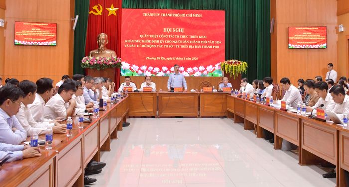  Toàn cảnh hội nghị quán triệt công tác triển khai khám sức khỏe định kỳ cho người dân năm 2026 và đầu tư mở rộng các cơ sở y tế trên địa bàn thành phố 