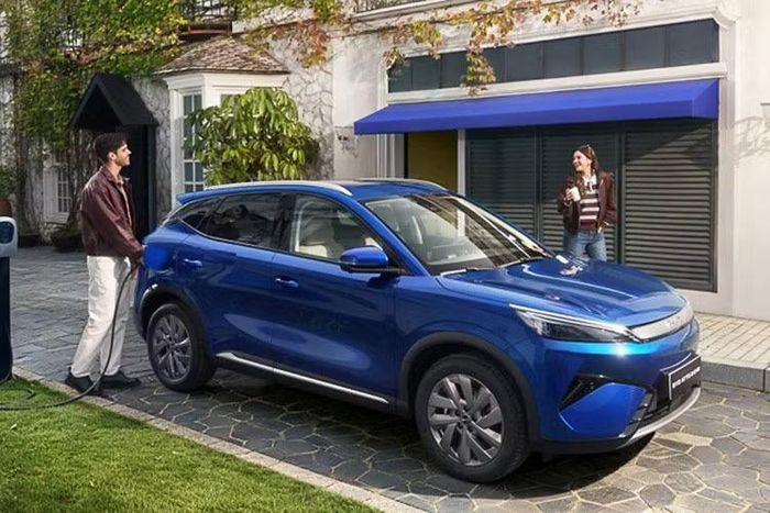 BYD Atto 3 Evo sẽ chính thức ra mắt thị trường Malaysia vào ngày 5/6 với giá bán dự kiến sẽ cao hơn đáng kể so với trước đây nhờ hiệu suất vận hành vượt trội và những nâng cấp kỹ thuật toàn diện. Sau Malaysia, phiên bản nâng cấp của mẫu SUV điện này nhiều khả năng sẽ tiếp tục ra mắt những thị trường Đông Nam Á khác như Việt Nam.