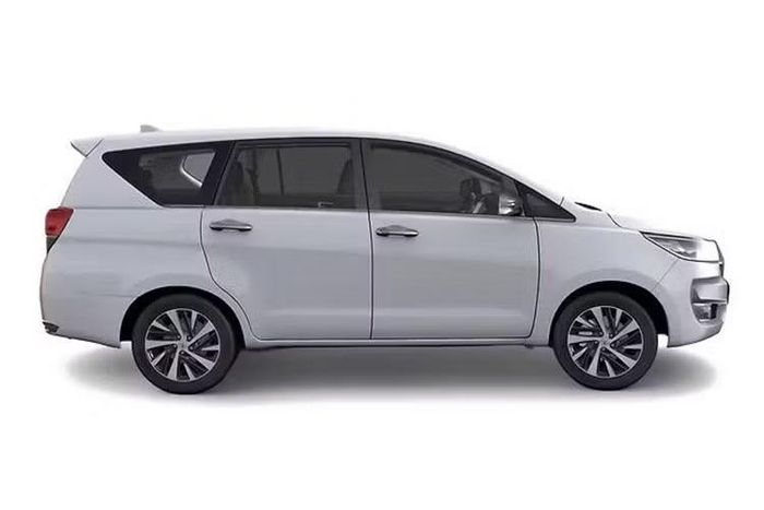 Ở thị trường Ấn Độ, Toyota Innova thế hệ cũ được gọi bằng cái tên Innova Crysta nhằm phân biệt với Innova Hycross đời mới. Toyota Innova Crysta cũng là một trong số ít những mẫu xe vẫn duy trì được vị thế vững chắc tại thị trường Ấn Độ bất chấp các thách thức như tiêu chuẩn khí thải, các quy định về mức tiêu thụ nhiên liệu và nền tảng khung gầm đã có tuổi đời cao.