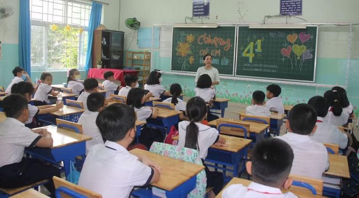  Nhiều địa phương phải tăng sĩ số học sinh/lớp, tăng số lớp trong một trường mới có thể đáp ứng đủ chỗ học cho học sinh trong khu vực quá tải. Nguồn: giaoducthoidai.vn 