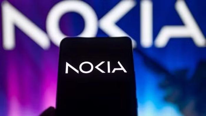 Sự kiện Nokia 200 4G cháy hàng chỉ sau hai ngày mở bán cho thấy giữa làn sóng AI và smartphone cao cấp, vẫn tồn tại một nhóm khách hàng lớn yêu thích những thiết bị tối giản, bền bỉ và mang đậm dấu ấn hoài niệm, giúp Nokia tiếp tục giữ vị thế đặc biệt trên thị trường công nghệ toàn cầu.
