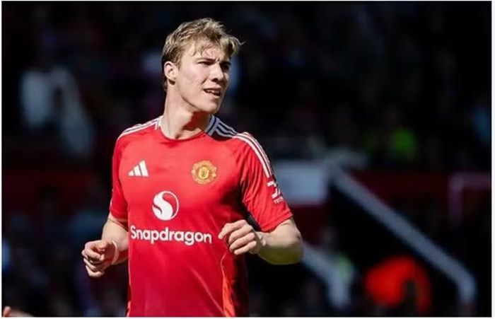 Hojlund gia nhập MU từ Atalanta vào mùa hè năm 2023 với mức phí chuyển nhượng 72 triệu bảng.