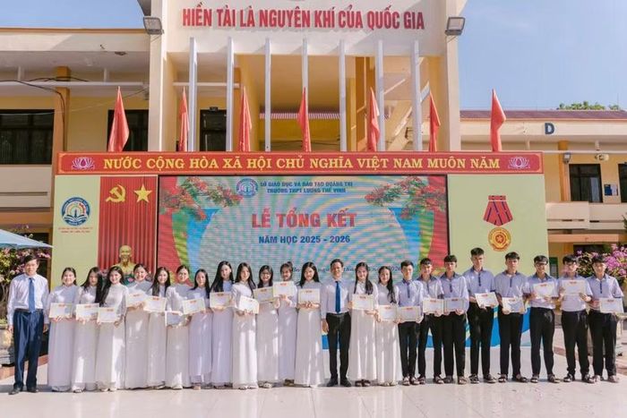 Công tác nêu gương được xem là giải pháp quan trọng để lan tỏa những giá trị tích cực trong học đường.