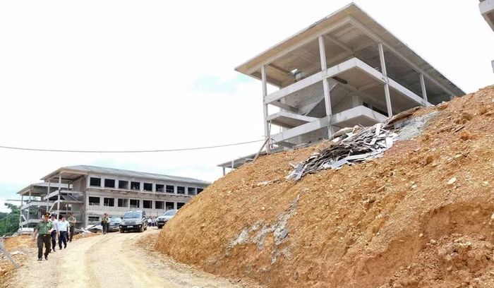 Dự án Trường Phổ thông nội trú liên cấp Tiểu học và THCS xã Trà Lĩnh sẽ được hoàn thành cơ bản các hạng mục xây dựng trước 30/8/2026.