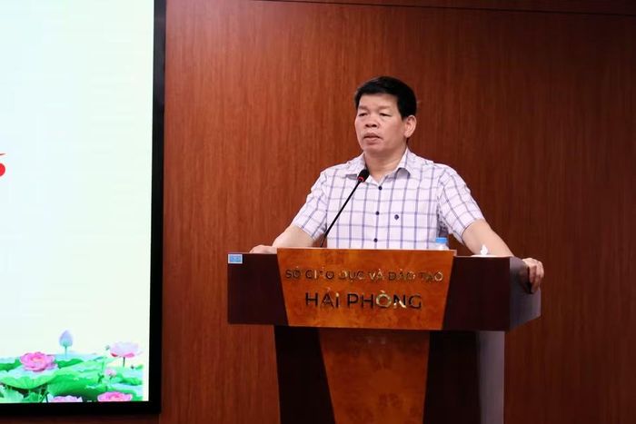 Ông Lương Văn Việt, Giám đốc Sở GD&amp;ĐT Hải Phòng phát biểu tại hội nghị.