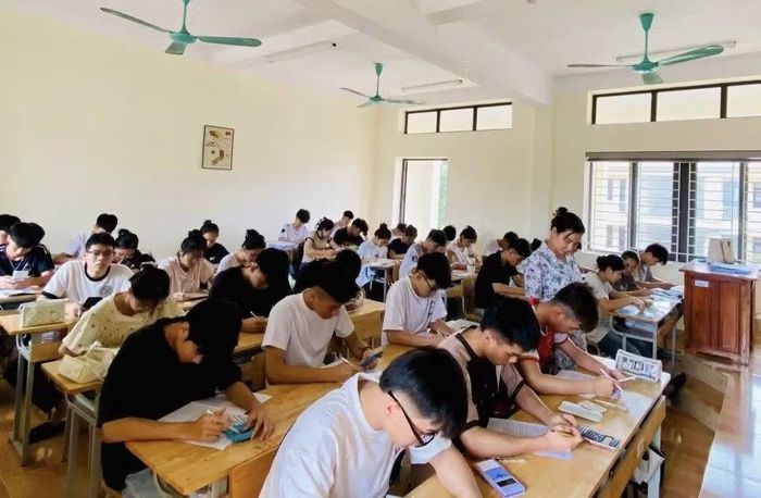 Buổi học ôn thi tốt nghiệp sáng nay (ngày 5/6/2026) của cô và trò Trường Phổ thông Dân tộc nội trú tỉnh Phú Thọ