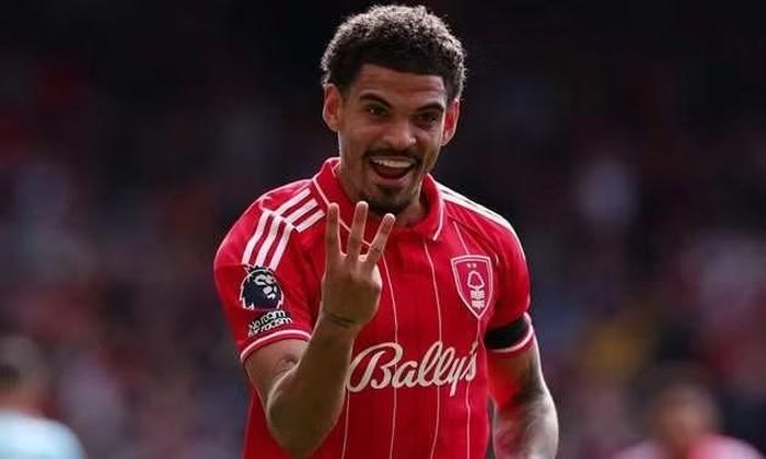 Tiền vệ Morgan Gibbs-White ghi 15 bàn tại Ngoại hạng Anh và 18 bàn trên mọi đấu trường cho Nottingham Forest mùa vừa qua. Dù cùng đội bóng cán đích thứ 16 và vào bán kết Europa League, anh vẫn không lọt vào mắt xanh HLV Thomas Tuchel.