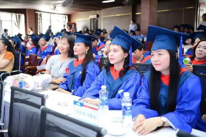 Các tân Thạc sĩ tại buổi lễ.