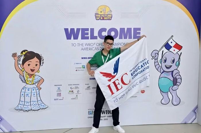 Em Trà Quyền - Học sinh lớp UK 12.1 tham dự World Robot Olympiad (WRO) tại Panama và xuất sắc giành chức Vô địch Thế giới năm 2025.