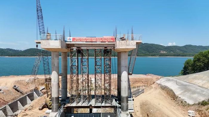 Các hạng mục chính được đẩy nhanh tiến độ để kịp hoàn thành trước mùa mưa lũ.
