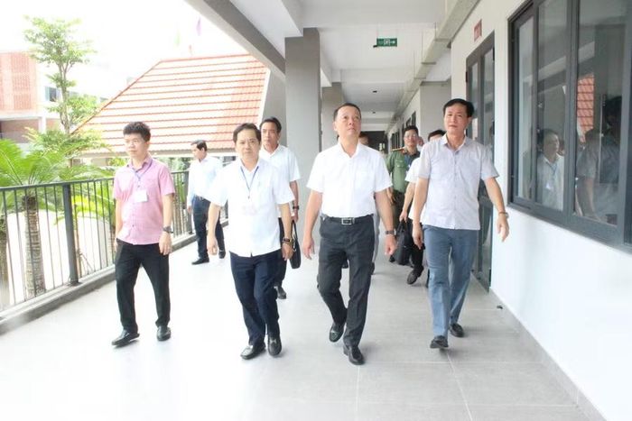 Đoàn công tác UBND tỉnh Hà Tĩnh kiểm tra công tác chuẩn bị Kỳ thi tốt nghiệp tại Trường THPT Phan Đình Phùng.