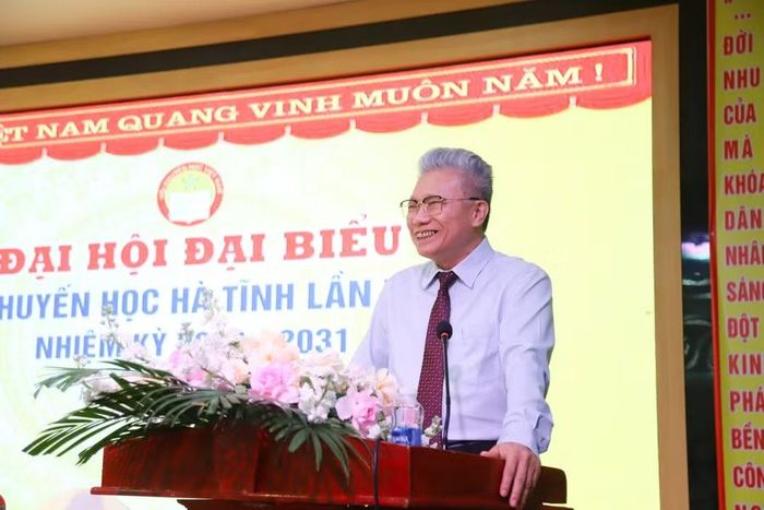 Tiến sĩ Nguyễn Hồng Sơn - Phó Chủ tịch Hội Khuyến học Việt Nam phát biểu tại Đại hội.