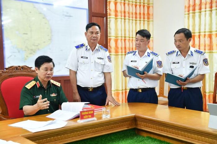 Thượng tướng Đỗ Xuân Tụng kiểm tra công tác đăng ký sổ sách CTĐ, CTCT.