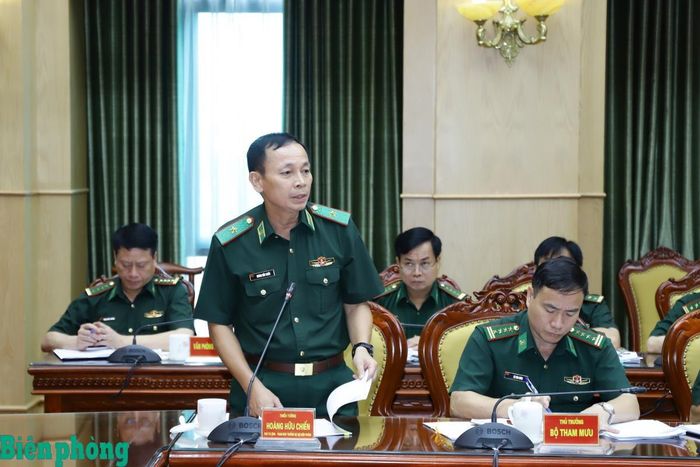 Thiếu tướng Hoàng Hữu Chiến, Phó Tư lệnh, Tham mưu trưởng Bộ đội Biên phòng phát biểu tại hội nghị. Ảnh: Ngọc Lâm