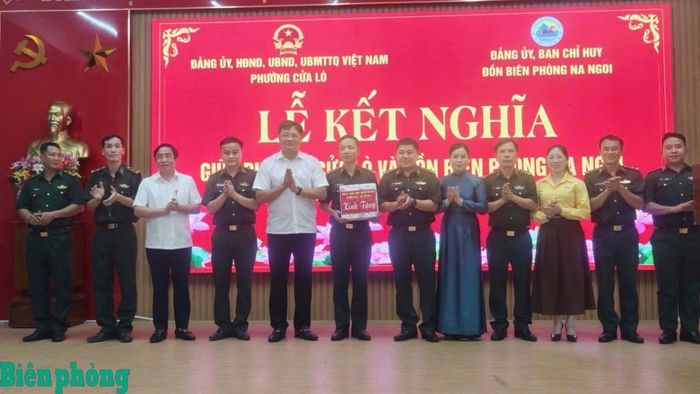 Tổ chức kết nghĩa giữa các địa phương, doanh nghiệp với các đồn Biên phòng là một trong những điểm nổi bật của đơn vị khi triển khai Đề án. Ảnh: Viết Lam