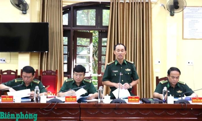 Đại tá Trần Quang Trung, Chính ủy Bộ đội Biên phòng tỉnh Nghệ An báo cáo kết quả triển khai Đề án tại đơn vị. Ảnh: Viết Lam