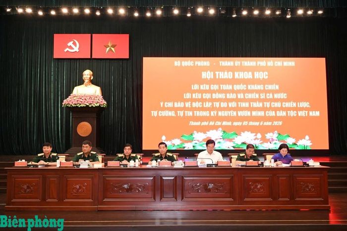 Đoàn Chủ tịch chủ trì hội thảo. Ảnh: Đăng Bảy