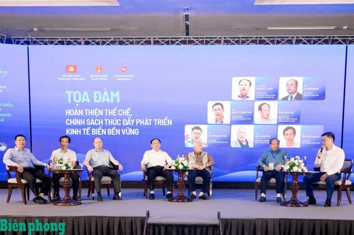 Đại biểu các đơn vị tọa đàm, trao đổi tại hội thảo. Ảnh: Viết Lam