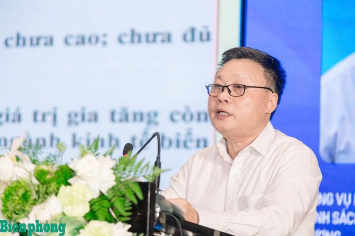 Đồng chí Vũ Mạnh Hùng, Vụ trưởng Vụ Kinh tế ngành, Ban Chính sách, Chiến lược Trung ương đề xuất các giải pháp phát triển kinh tế biển bền vững. Ảnh: Viết Lam