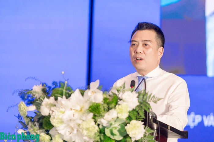 Đồng chí Đặng Ngọc Điệp, Thứ trưởng Bộ Nông nghiệp và Môi trường chia sẻ tại hội thảo. Ảnh: Viết Lam