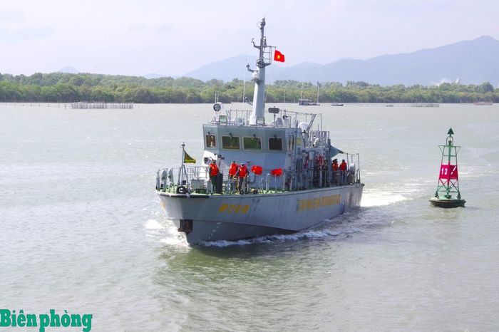 Tàu tuần tra Hải đoàn Biên phòng 18 thực hiện nhiệm vụ xử lý tình huống trên biển. Ảnh: Lê Khoa