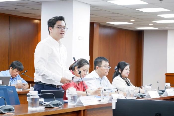 Anh Nguyễn Minh Sơn - Phó Bí thư Thành Đoàn TPHCM chia sẻ tại cuộc họp báo. Ảnh: Hữu Huy