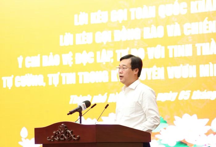 Phó Bí thư Thường trực Thành ủy TPHCM Lê Quốc Phong phát biểu tại Hội thảo.
