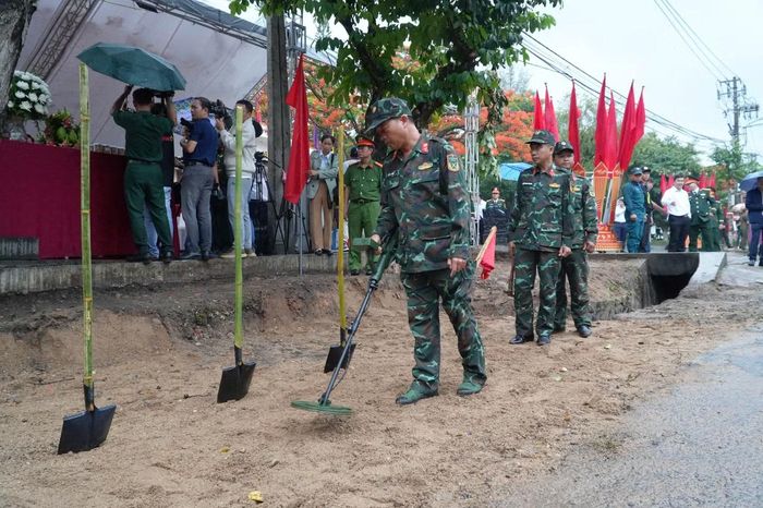 Khu vực tìm kiếm nằm dọc tuyến đường Trường Chinh (phường Kon Tum và phường Đăk Cấm).