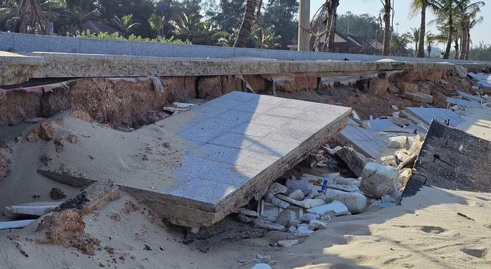 Đơn vị tư vấn và nhà thầu thi công không kịp thời đánh giá tác động của hiện tượng sạt lở.