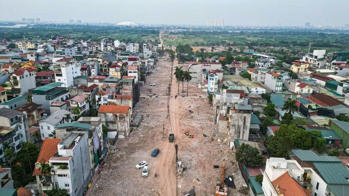 Hiện nay, phần lớn công trình thuộc phạm vi giải phóng mặt bằng tại khu vực ngõ 310 Nghi Tàm đã được tháo dỡ để phục vụ thi công đường dẫn lên cầu.
