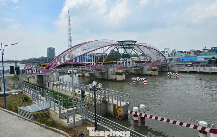 Trung tâm quản lý và kiểm soát lũ đặt tại nhà điều hành âu thuyền Cái Khế.