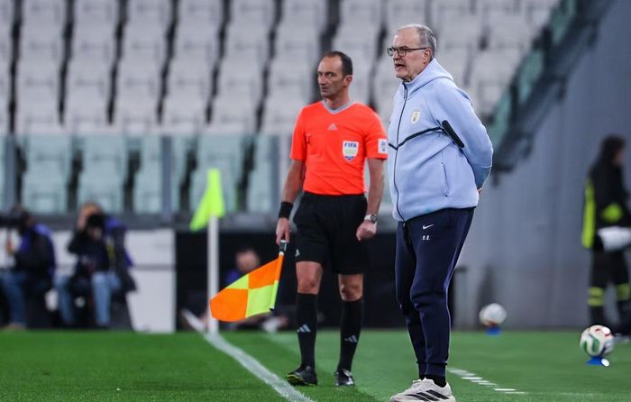HLV Bielsa thổi làn gió mới vào Uruguay.