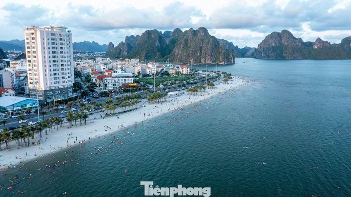 Theo cơ quan dự báo thời tiết, từ đêm 5/6 Quảng Ninh và một số tỉnh phía Bắc sẽ có mưa vừa và mưa rất to, chấm dứt chuỗi nắng nóng kéo dài nhiều ngày qua.