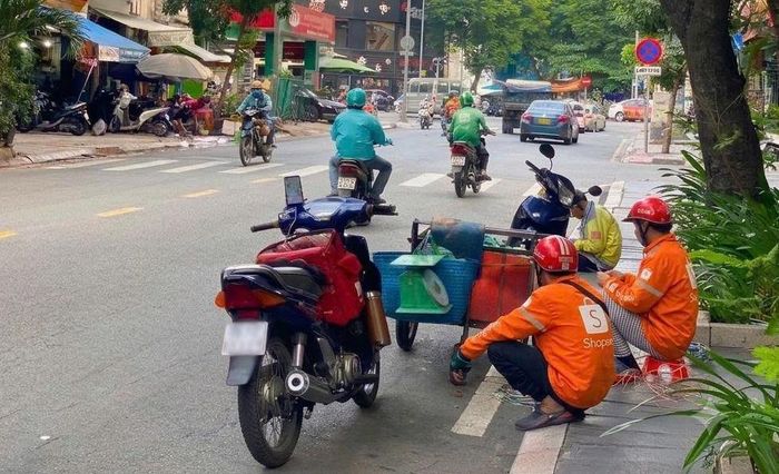 Câu chuyện về xăng E10 trở thành chủ đề của nhiều tài xế công nghệ, giao hàng gần đây