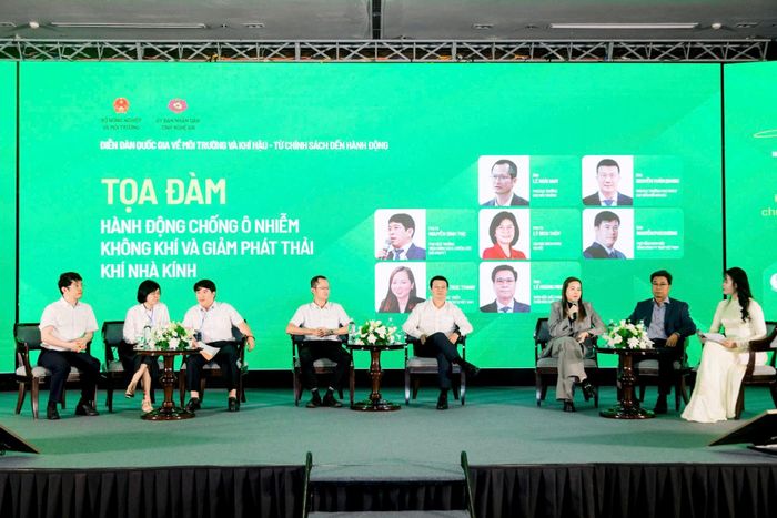 Tại Diễn đàn, các Đại biểu dự Hội nghị chia sẻ về hành động chống ô nhiễm không khí và giảm phát thải khí nhà kính.