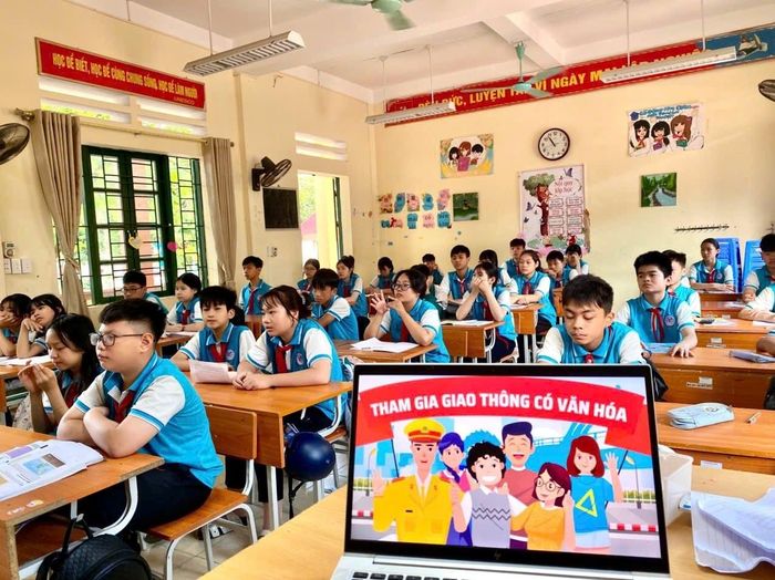 Nội dung tuyên truyền pháp luật nghiêm cấm các hành vi vi phạm về vật liệu nổ học đường trong dịp hè.