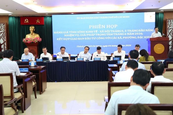 Chủ tịch UBND TP.HCM Nguyễn Văn Được cùng thường trực UBND TP.HCM chủ trì hội nghị. Ảnh: Lê Thoa