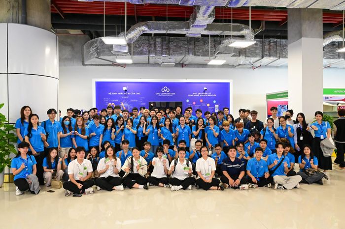Sinh viên CMC tham gia tổ chức sự kiện Triển lãm Công nghiệp bán dẫn Semi Expo tại Trung tâm Đổi mới sáng tạo Quốc gia NIC