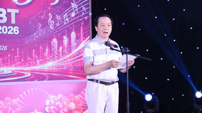 Thạc sĩ Nguyễn Hữu Chiến, Chủ tịch Công đoàn Trường Đại học Kinh doanh và Công nghệ Hà Nội, phát biểu khai mạc.