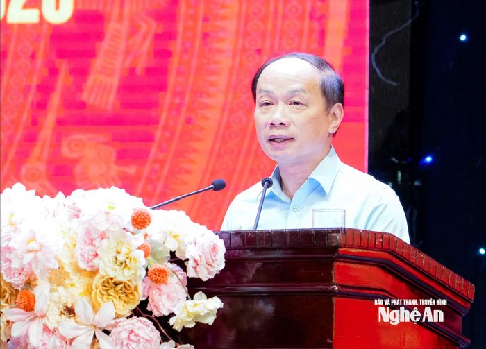 Đồng chí Phạm Tất Thắng - Ủy viên Trung ương Đảng, Phó Trưởng ban Thường trực Ban Tuyên giáo và Dân vận Trung ương phát biểu khai mạc hội nghị. Ảnh: Phạm Bằng
