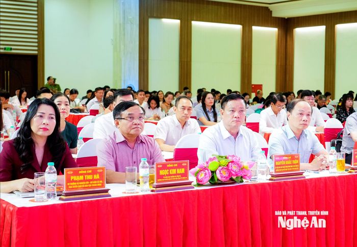 Đại biểu Ban Tuyên giáo và Dân vận Trung ương, tỉnh Nghệ An dự hội nghị. Ảnh: Phạm Bằng