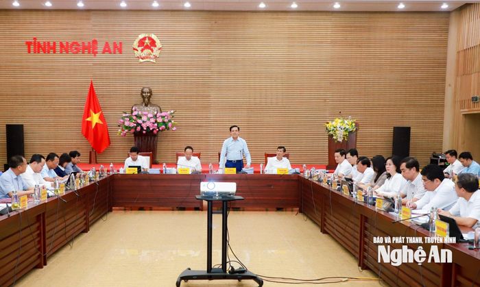 Quang cảnh phiên họp thường kỳ tháng 5/2026 của UBND tỉnh cho ý kiến về điều chỉnh Quy hoạch tỉnh thời kỳ 2021-2030, tầm nhìn đến năm 2050. Ảnh: Thành Duy