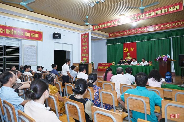 Thông qua sinh hoạt chi bộ và các đoàn công tác phụ trách địa bàn, cấp ủy các cấp kịp thời nắm bắt tâm tư, nguyện vọng của cán bộ, đảng viên và Nhân dân để có định hướng tuyên truyền phù hợp.